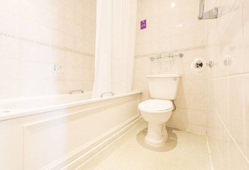 标准三人间, The Dene