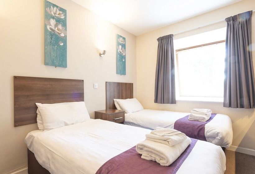 高级大房间, The Dene