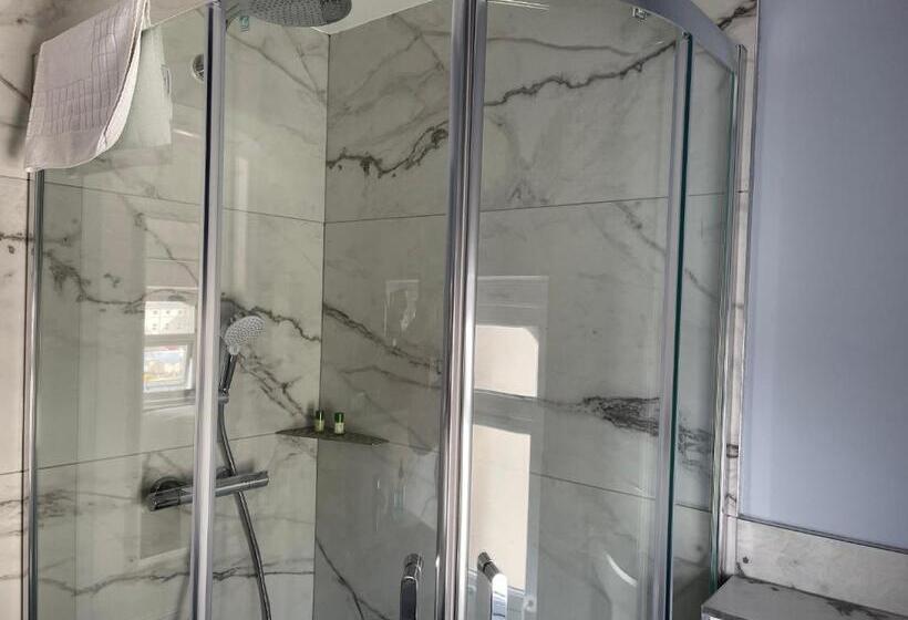 Номер Стандарт Боковой Вид на Море, The Shelbourne   Exclusivley For Adults
