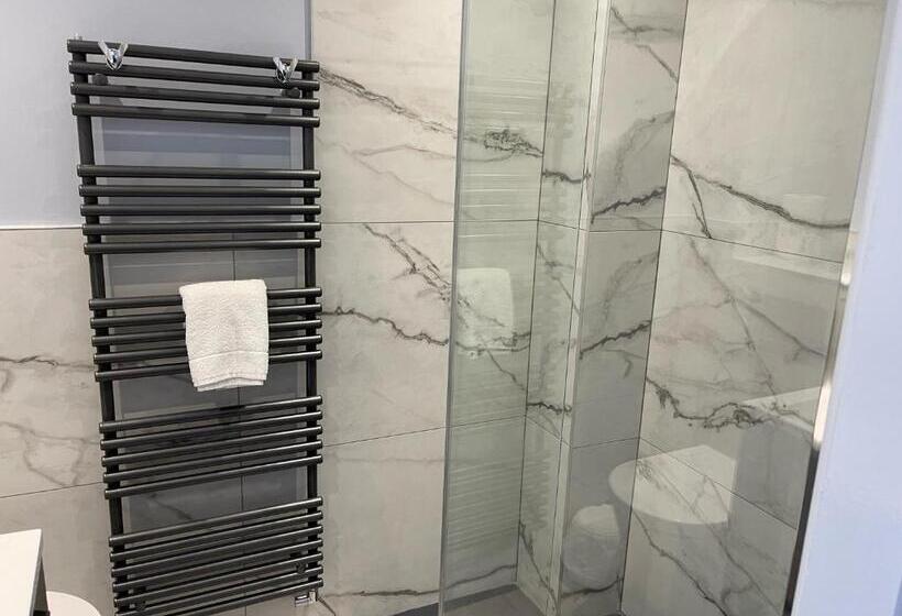 Номер Стандарт Вид на Море, The Shelbourne   Exclusivley For Adults