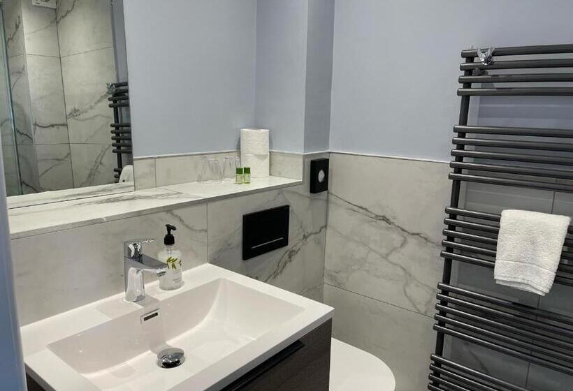 Номер Стандарт Вид на Море, The Shelbourne   Exclusivley For Adults