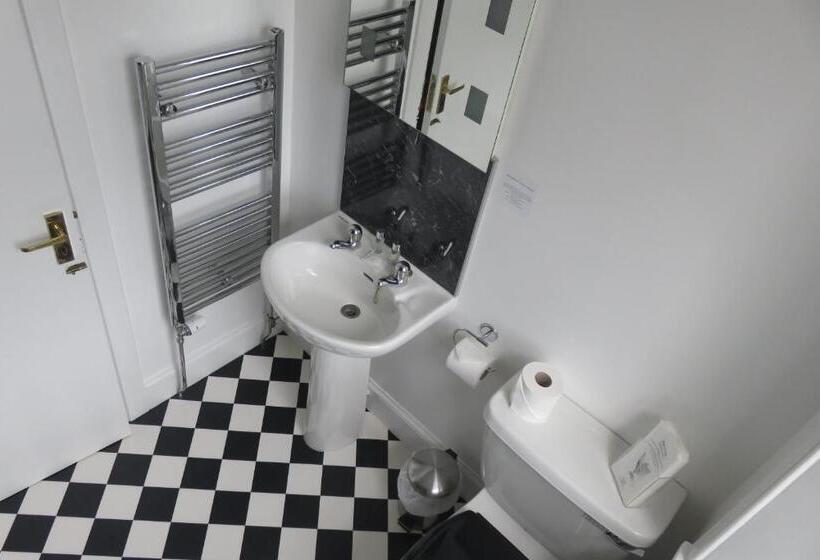 标准间, West End Guest House