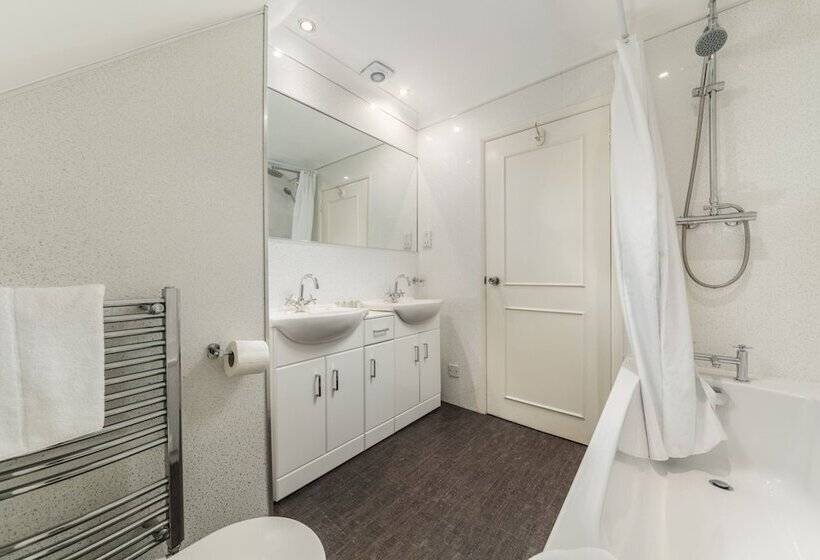 高级大房间, Orestone Manor