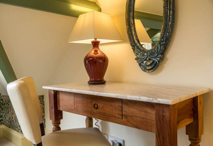 高级大房间, Orestone Manor