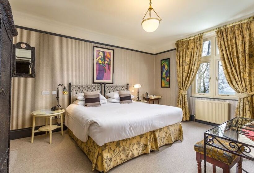 高级大房间, Orestone Manor