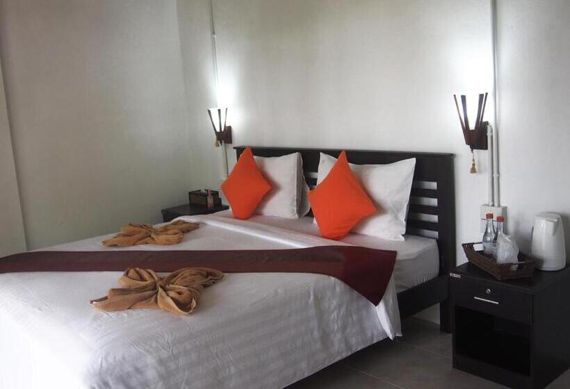 带花园景观的标准洋房, Chareena Garden