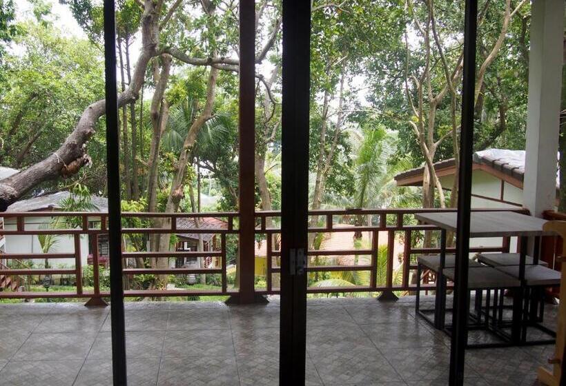 带花园景观的标准洋房, Chareena Garden