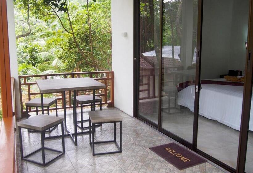 带花园景观的标准洋房, Chareena Garden