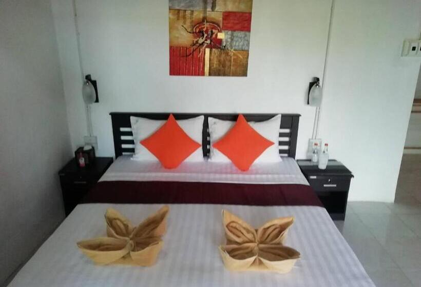 带花园景观的标准洋房, Chareena Garden