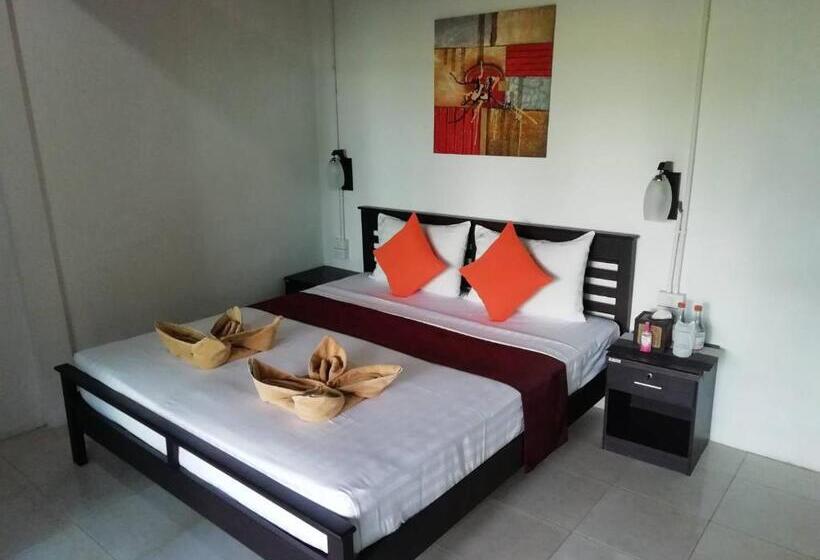 带花园景观的标准洋房, Chareena Garden