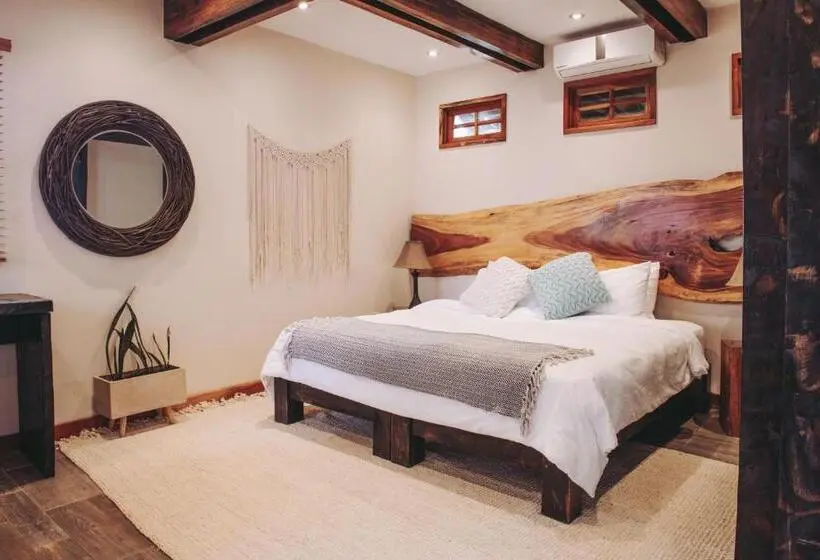 スーペリアーバンガロー, Sansara Surf Yoga & Resort