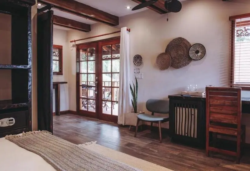 スーペリアーバンガロー, Sansara Surf Yoga & Resort