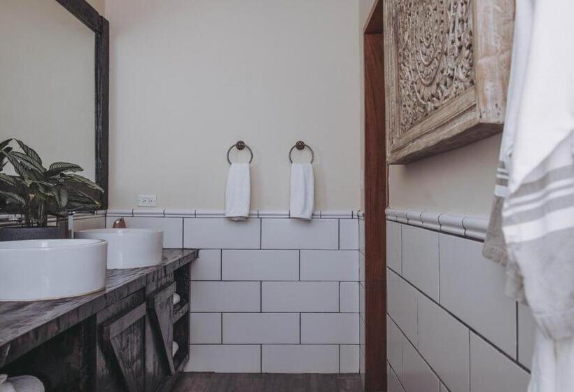 패밀리 방갈로, Sansara Surf Yoga & Resort