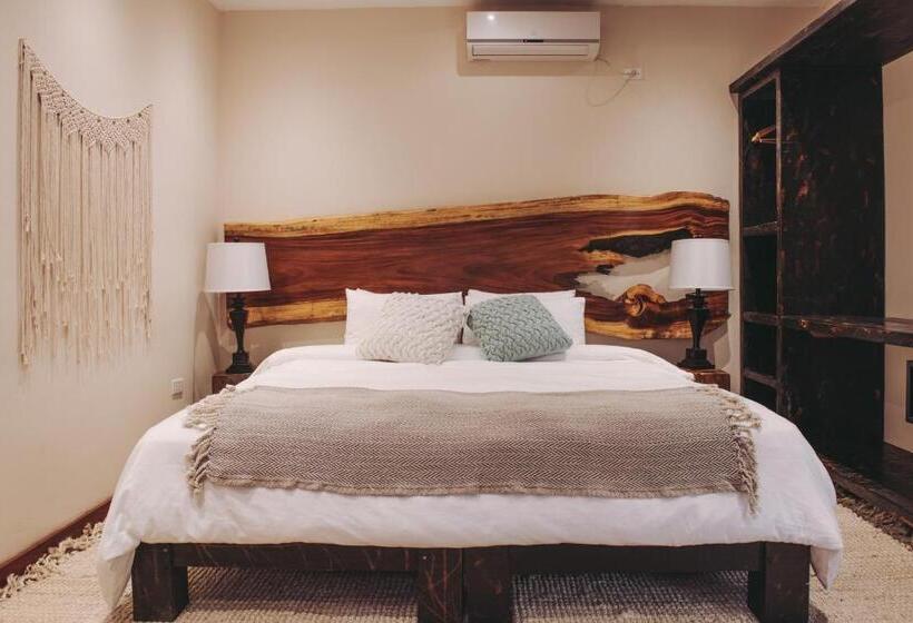 디럭스 룸 킹사이즈 침대, Sansara Surf Yoga & Resort