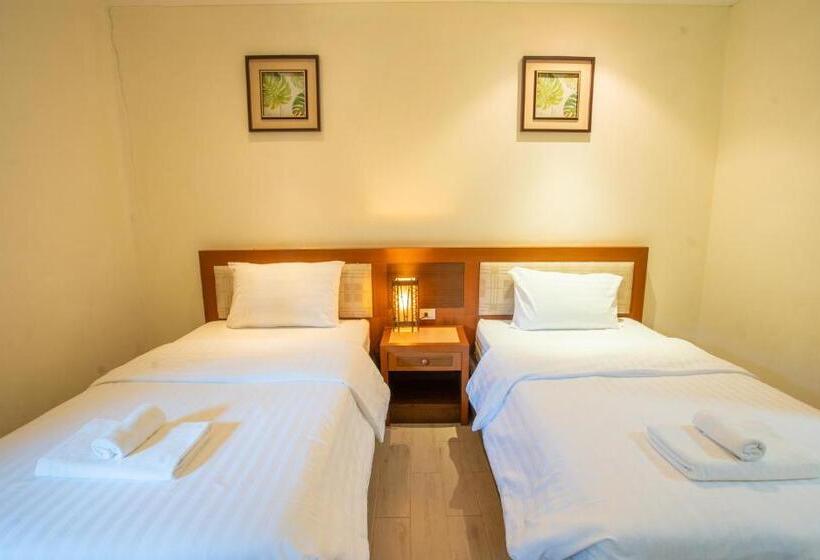 Deluxe room with river view, Chawalun Resort