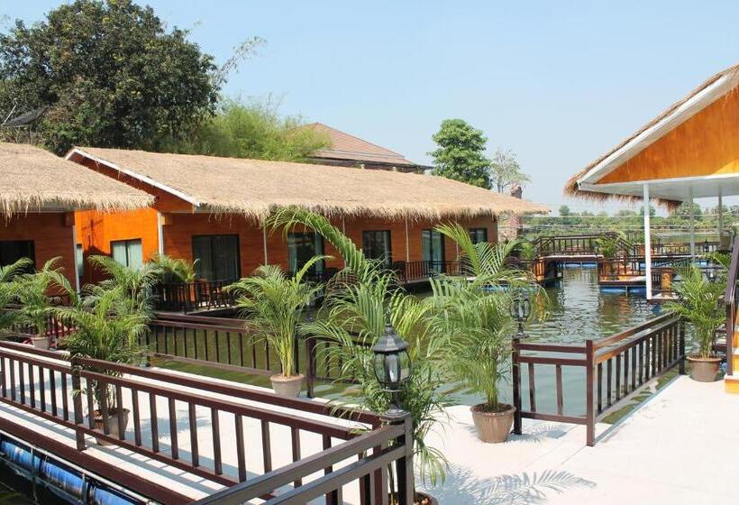 Deluxe room with river view, Chawalun Resort