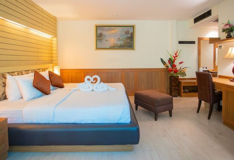 Deluxe room with river view, Chawalun Resort
