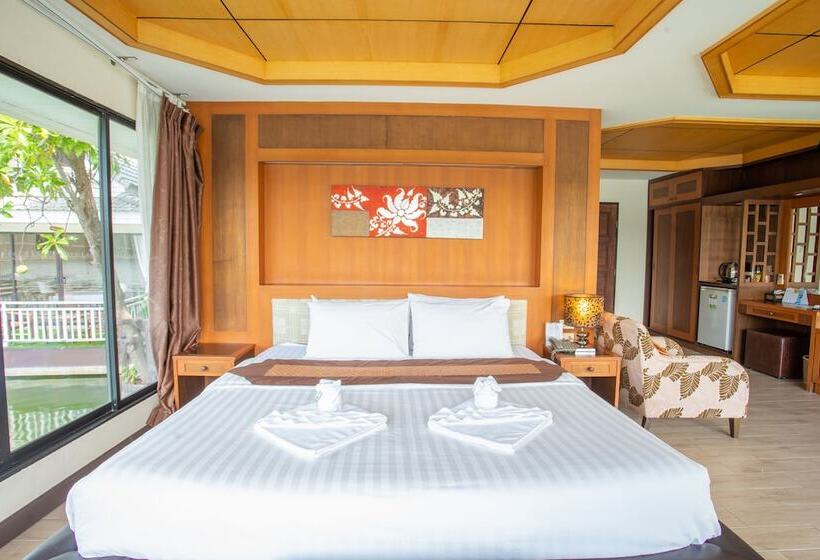 Deluxe room with river view, Chawalun Resort