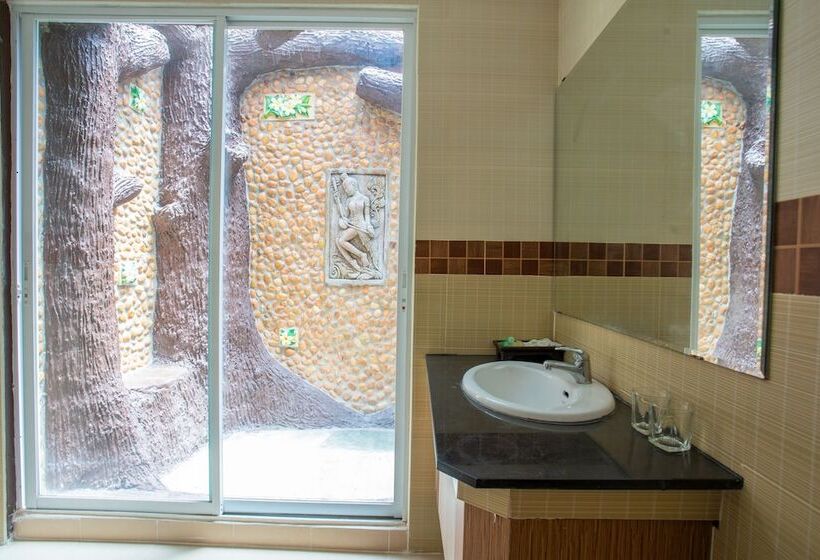 Deluxe room with river view, Chawalun Resort