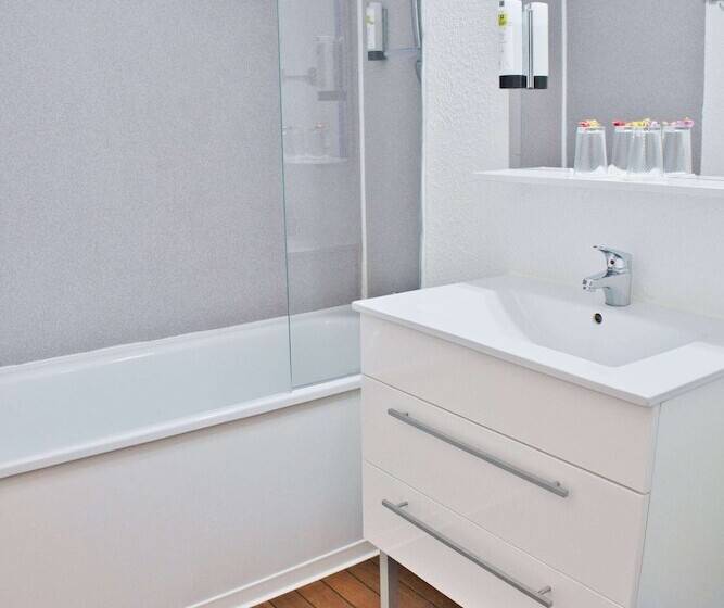 Номер Стандарт Трехместный, Hôtel Des 2 Golfs