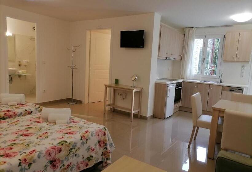 Люкс Deluxe Кровать Кинг, Armonia Resort