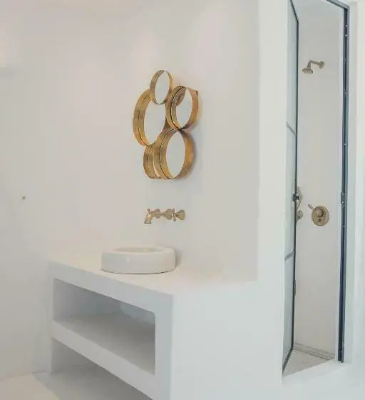 スーペリアースイート, Koukoumi Vegan Boutique