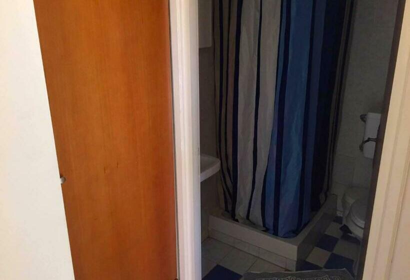 חדר אקונומי, Akanthos