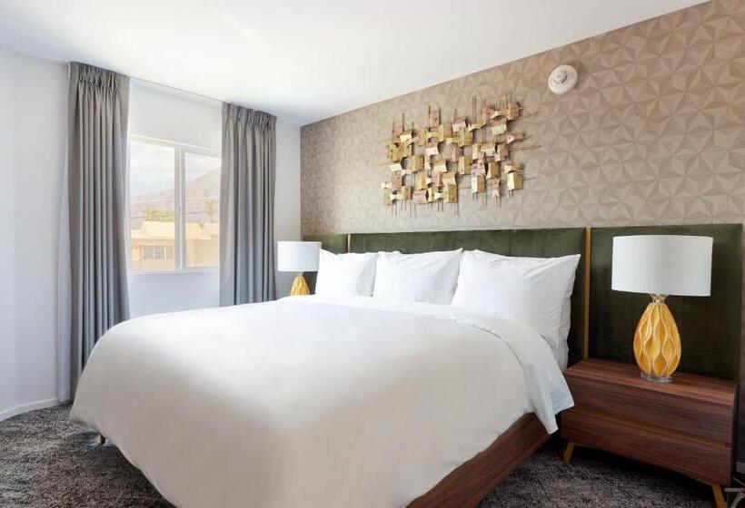 اتاق استاندارد با تخت بزرگ برای معلولان, The Cole Adults Only