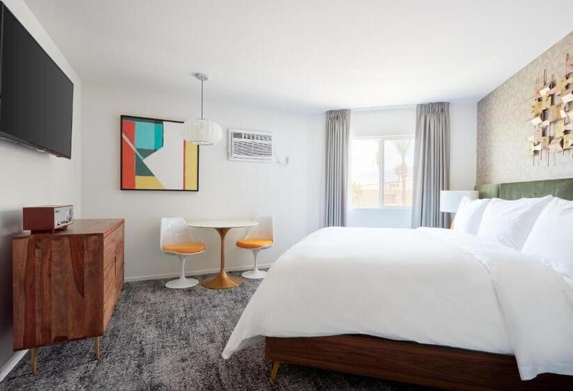 اتاق استاندارد با تخت بزرگ, The Cole Adults Only