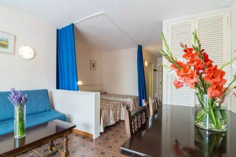 استودیوی استاندارد, Apartamentos Complejo Eurhostal
