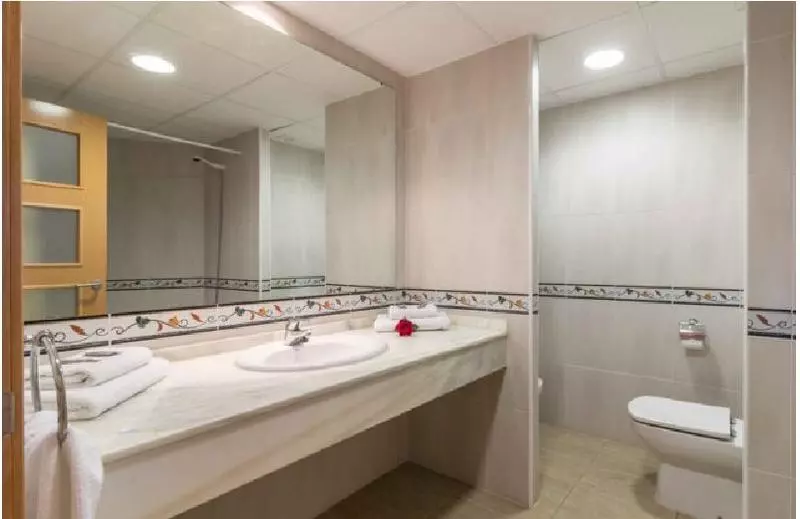 استودیوی استاندارد, Apartamentos Complejo Eurhostal