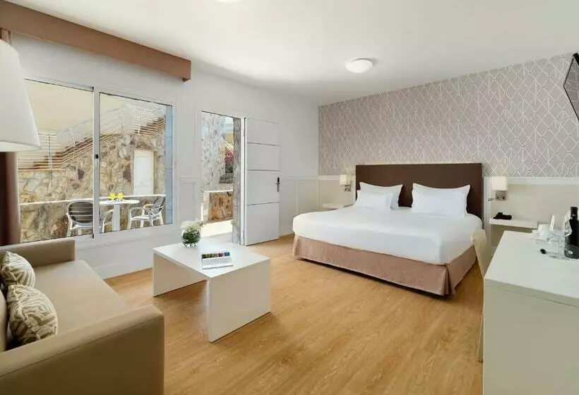 اتاق استاندارد سه نفره, Arena Suite - Adults Only