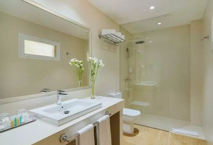 اتاق استاندارد سه نفره, Arena Suite - Adults Only