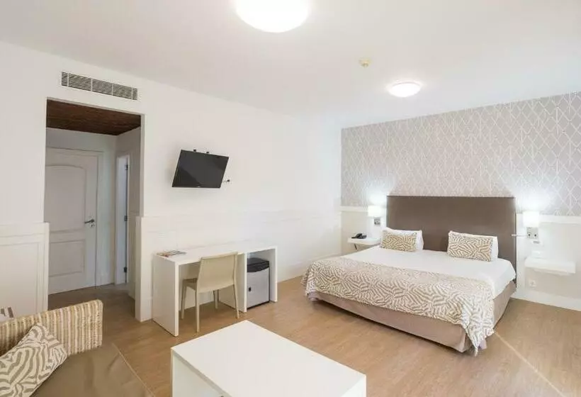 اتاق استاندارد سه نفره, Arena Suite - Adults Only