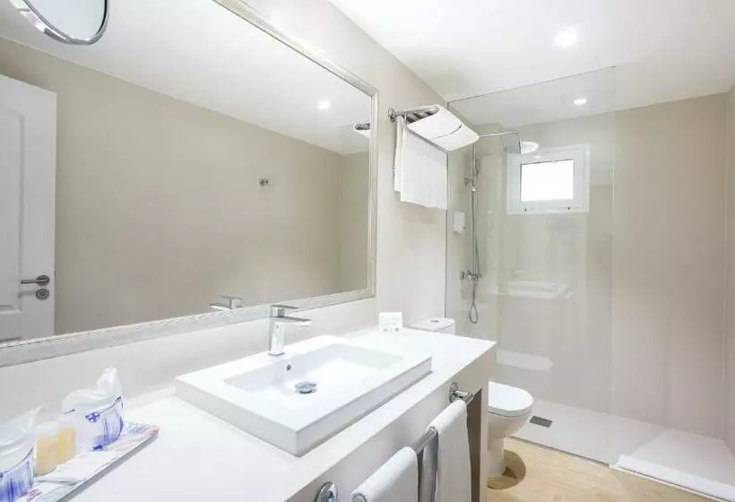 اتاق استاندارد سه نفره, Arena Suite - Adults Only