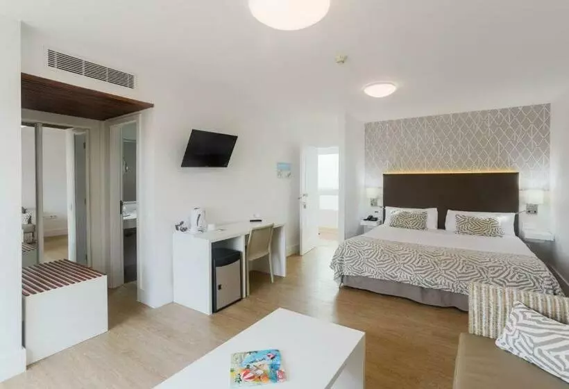 اتاق استاندارد سه نفره, Arena Suite - Adults Only