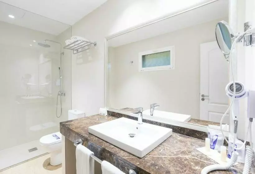 اتاق استاندارد سه نفره, Arena Suite - Adults Only