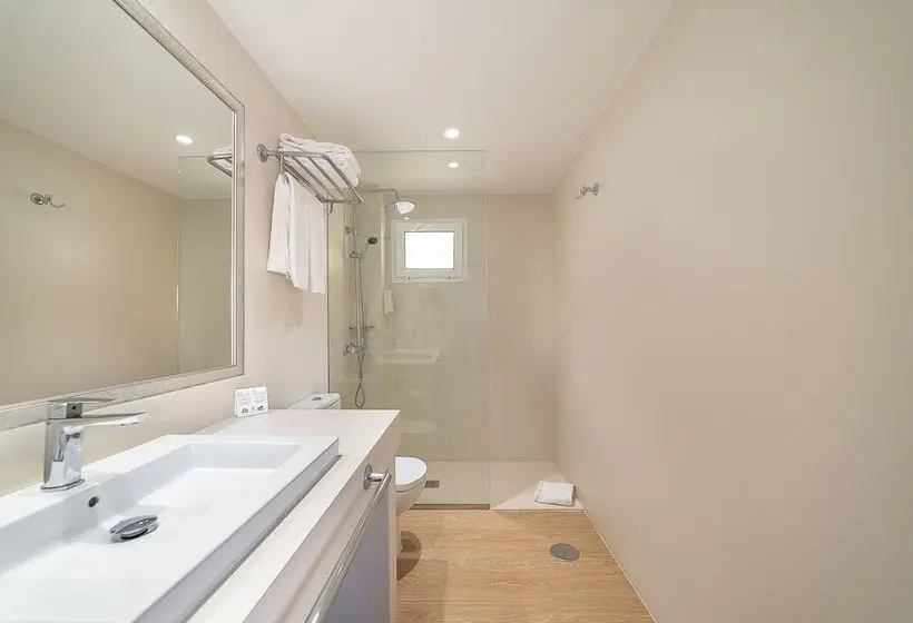 اتاق استاندارد با چشمانداز استخر, Arena Suite - Adults Only