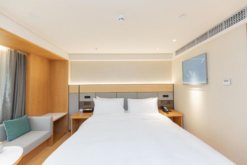 标准单人间, Carmen Teresa