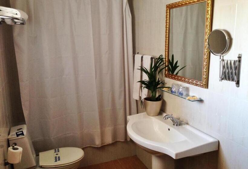 标准间, Carmen Teresa