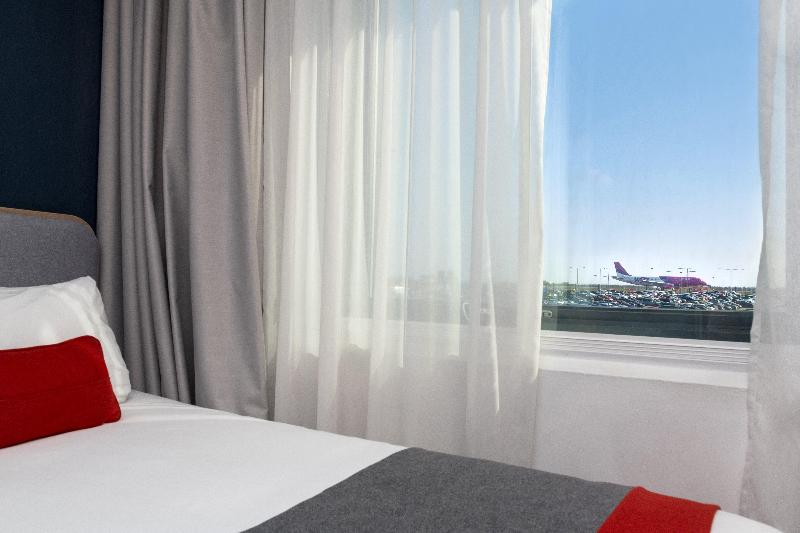 Номер Стандарт Адаптированный для Инвалидов, Holiday Inn Express London Luton Airport, An Ihg