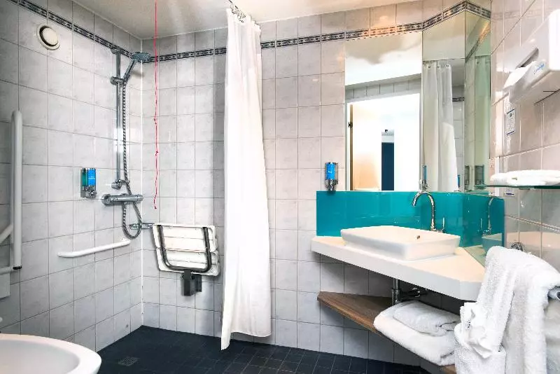 身障者適用スタンダードルーム, Holiday Inn Express London Luton Airport, An Ihg