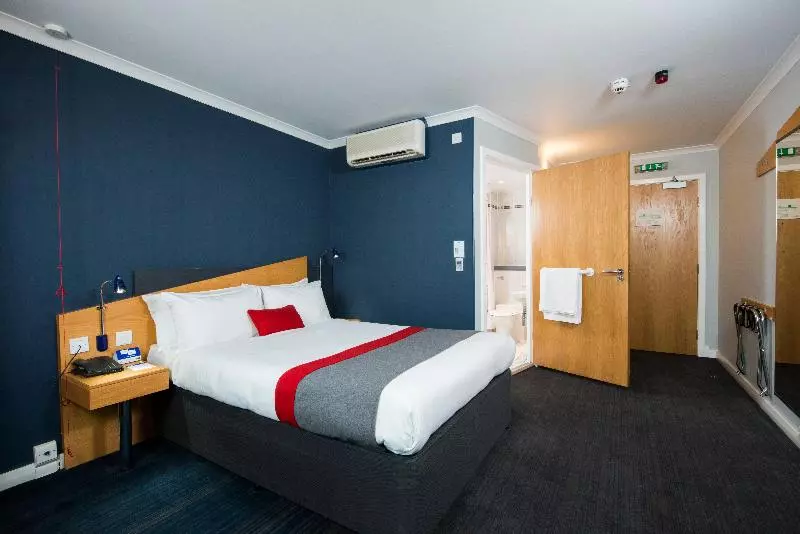 اتاق استاندارد برای معلولان, Holiday Inn Express Stoke On Trent, An Ihg