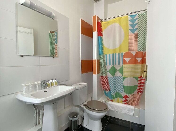 Номер Стандарт, Kyriad Direct Beziers Centre