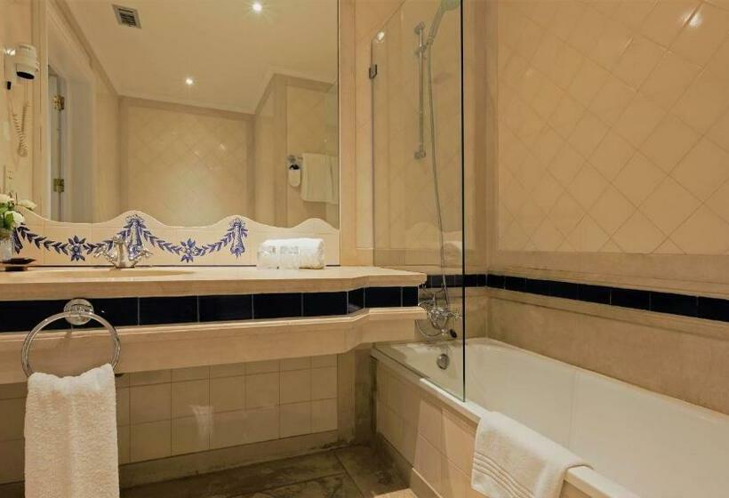 اتاق کلاسیک با چشمانداز استخر, M'ar De Ar Muralhas