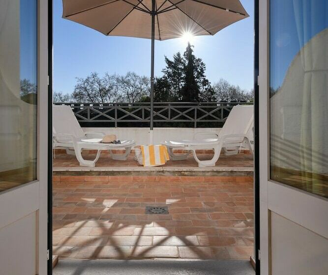 اتاق کلاسیک با چشمانداز استخر, M'ar De Ar Muralhas