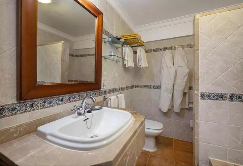 اتاق خانوادگی, Monnaber Nou Finca Hotel & Spa