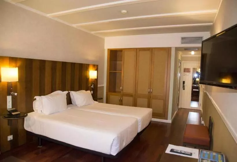 اتاق استاندارد سه نفره, Nuevo Portil Golf