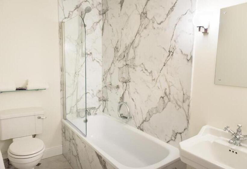 اتاق استاندارد, Old Hall