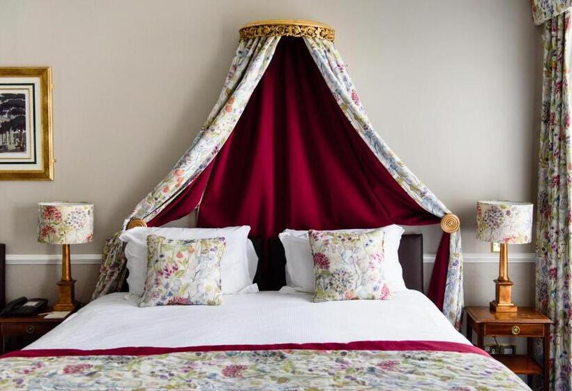 اتاق اجرایی, Old Hall